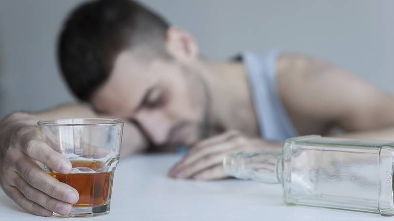 Особенности лечения алкоголизма народными средствами