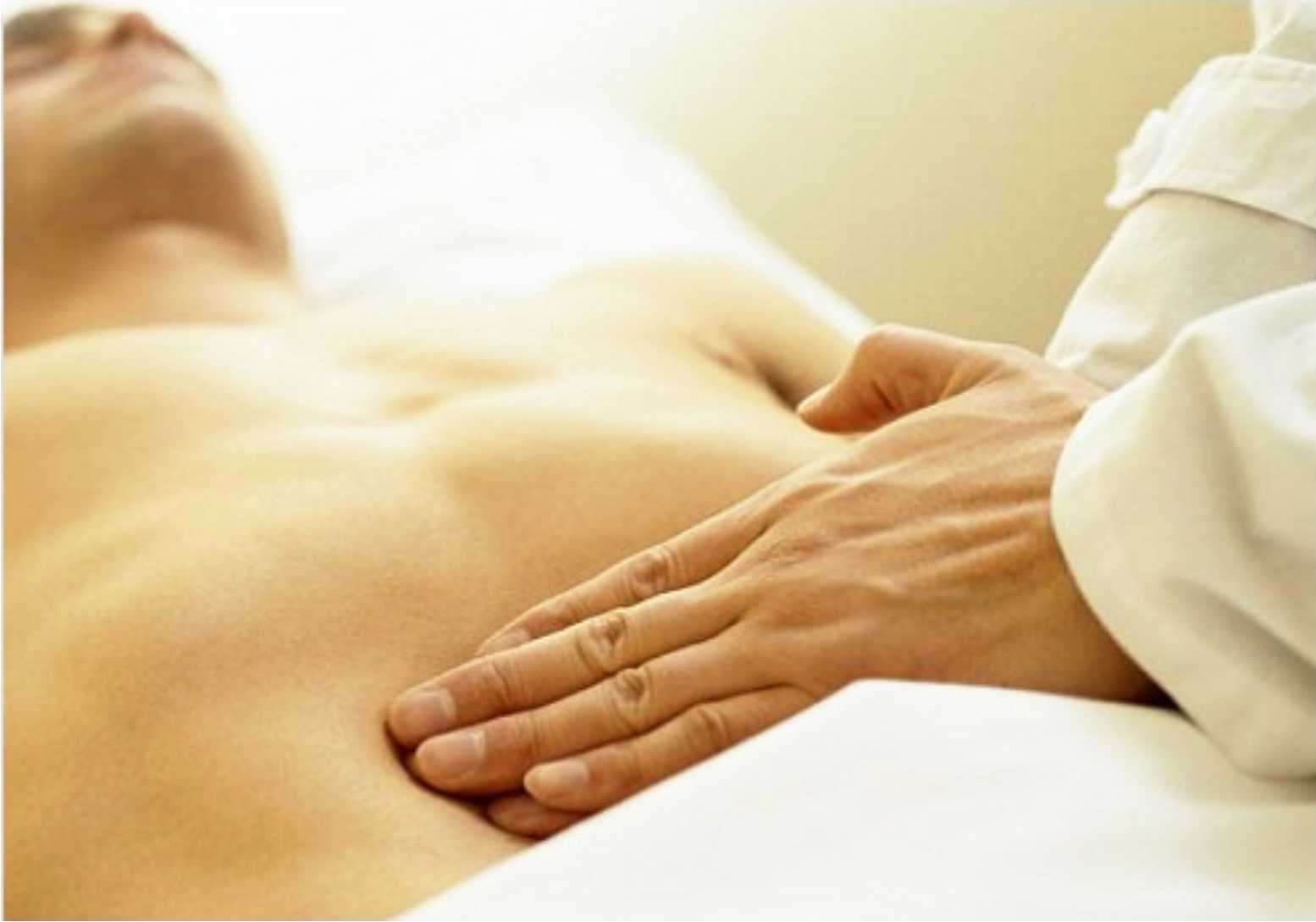 Боль в правом подреберье: возможные причины, лечение