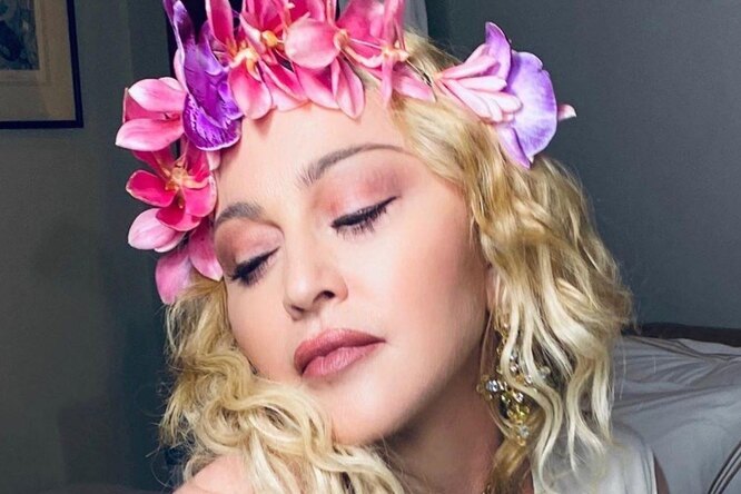 
                            «Совсем не стареешь»: Мадонна сверкнула чулками в провокационном платье
                        