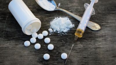 Почему важно начать лечение кокаиновой зависимости до того, как человек начнет дополнительно пить алкоголь