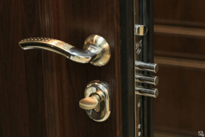 Как защитить свою квартиру от злоумышленников? Критерии и особенности выбора дверного замка