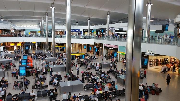 Деловые путешественники отменяют поездки через лондонский аэропорт Хитроу