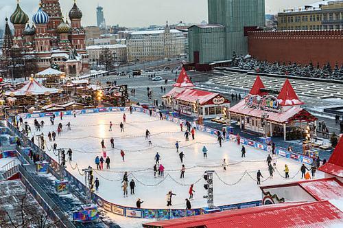 Ярмарки, фейерверки, бани: на RUSSPASS назвали 10 причин встретить Новый год в Москве