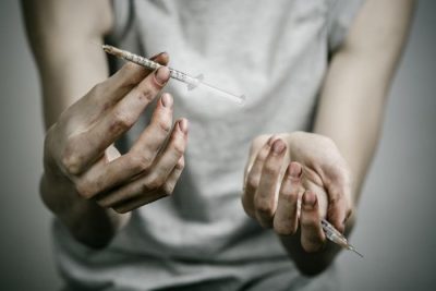 Лечение наркомании: почему возникает зависимость и как ее побороть