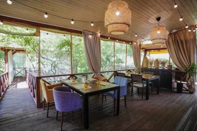 Летняя веранда: уютное продолжение дома на свежем воздухе