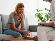 Вызов психиатра на дом: важная помощь в трудный момент