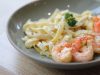Паста с креветками в сливочном соусе с сыром