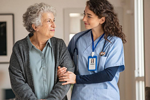 Пансионаты для пожилых с лечением: когда это жизненно важно